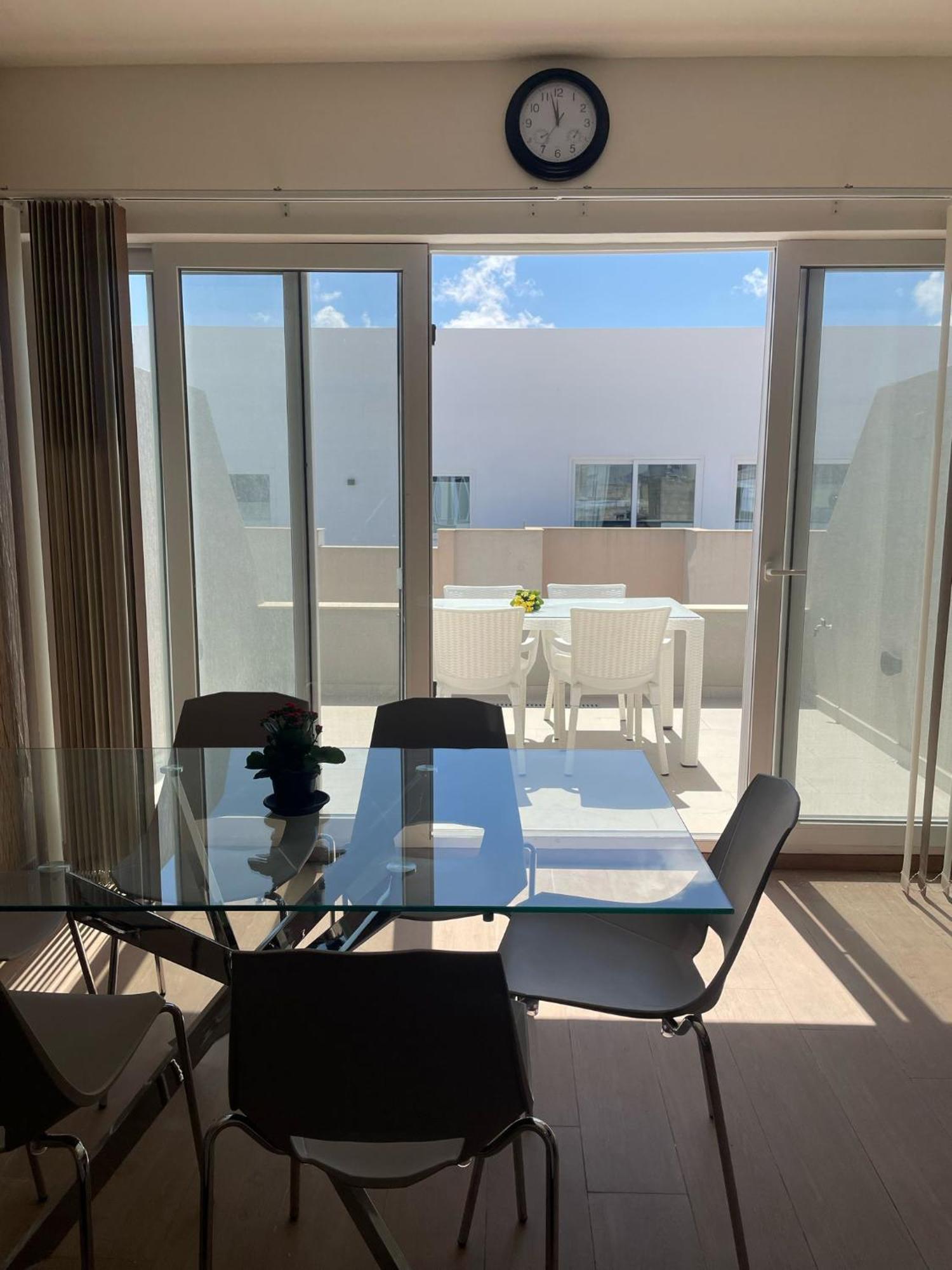 Appartement Lovely Three Bedroom Penthouse