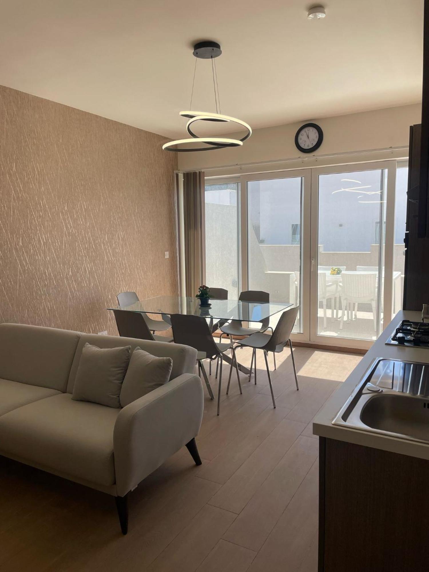 Appartement Lovely Three Bedroom Penthouse *